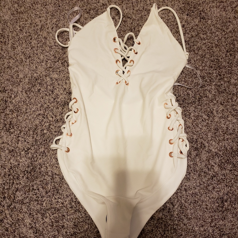 NWT White One Piece Bathing Suit - Fashion Nova